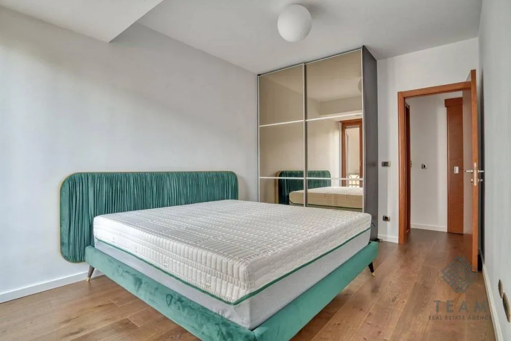 Izdavanje, dvosoban stan, 90m², Centar, Podgorica