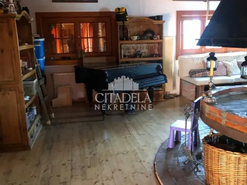 Rent, house, 200m², Surčin, Beograd - image 4