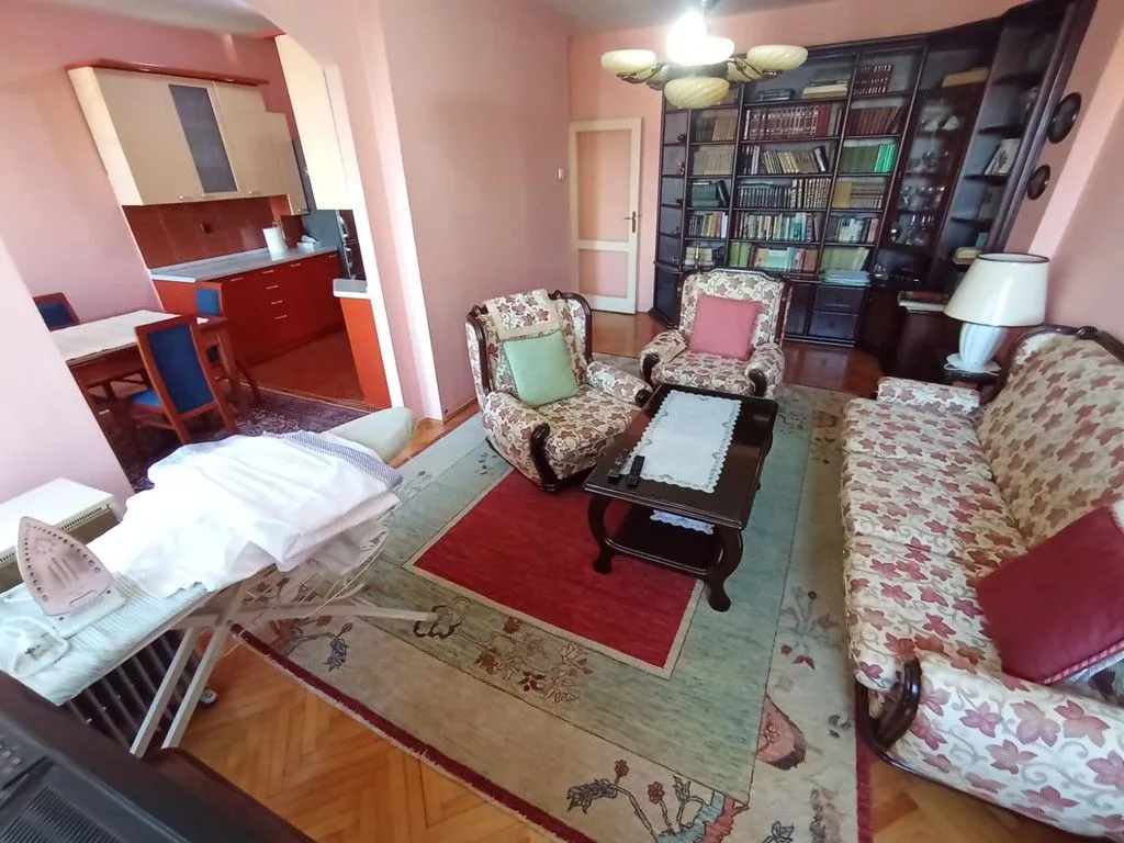 Prodaja, trosoban stan, 100m², Pejton, Podgorica