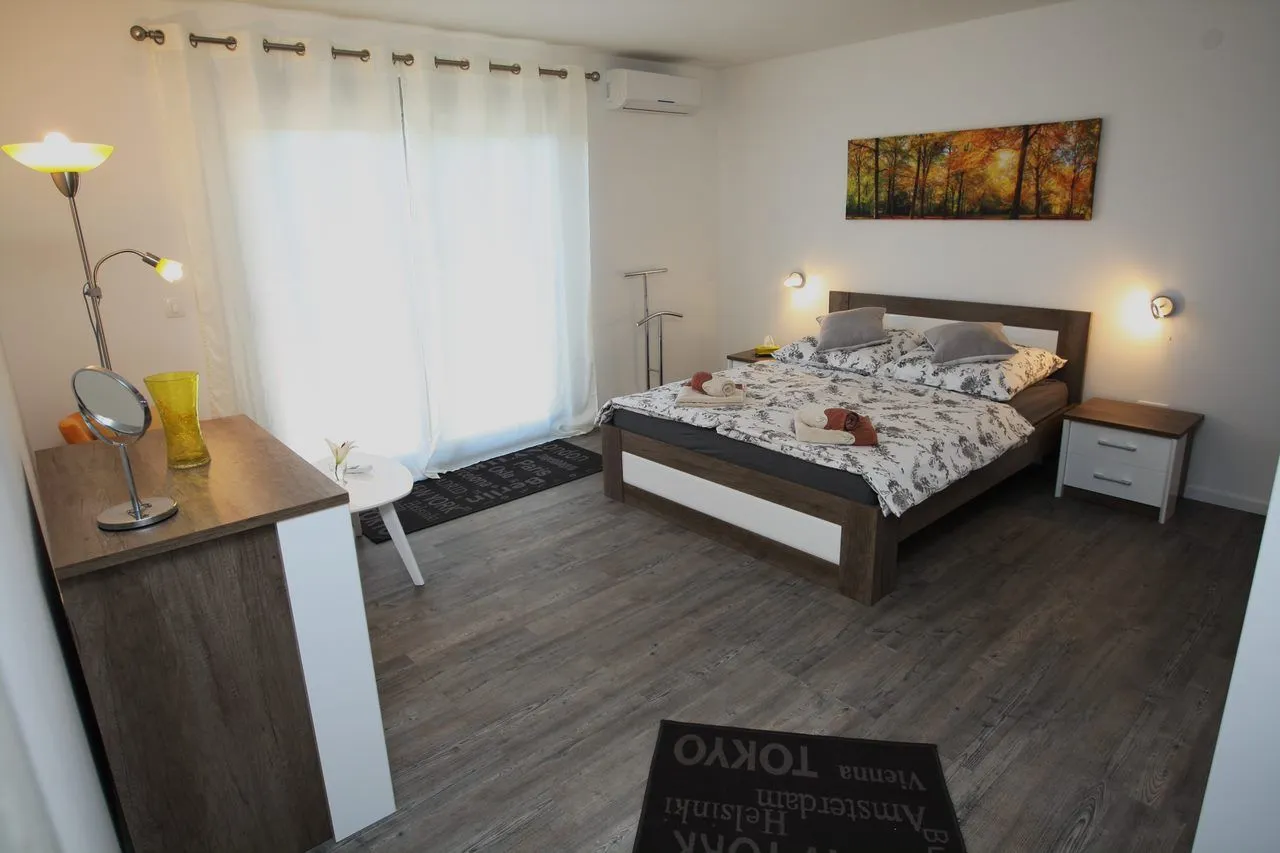 Stan-na-dan, četvorosoban stan, 153m², Krimovica, Kotor