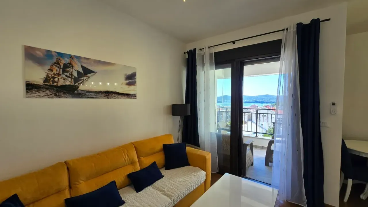 Izdavanje, stan, 58m², Tivat, Crna Gora