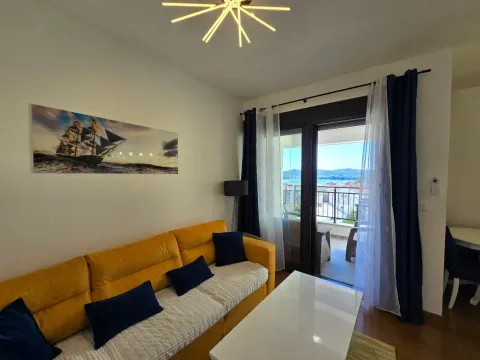 Izdavanje, stan, 58m², Tivat, Crna Gora