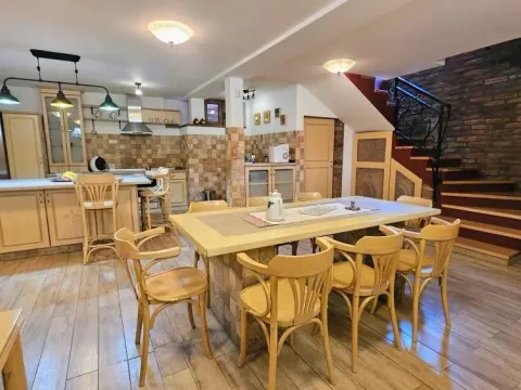 Izdavanje, kuća, 180m², Kalenić Pijaca, Vračar Sve Podlokacije - image 11