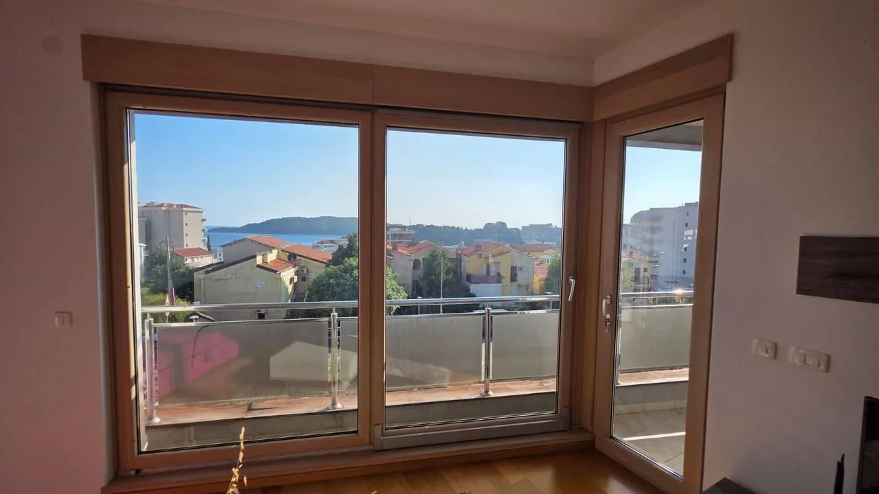Rent, two bedroom apartment, 70m², Bečići, Budva