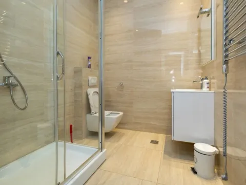 Izdavanje, trosoban stan, 118m², Preko Morače, Podgorica - image 8