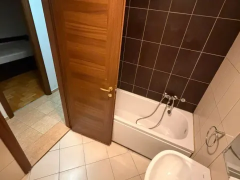 Rent, two bedroom apartment, 80m², City Kvart, Podgorica - image 6