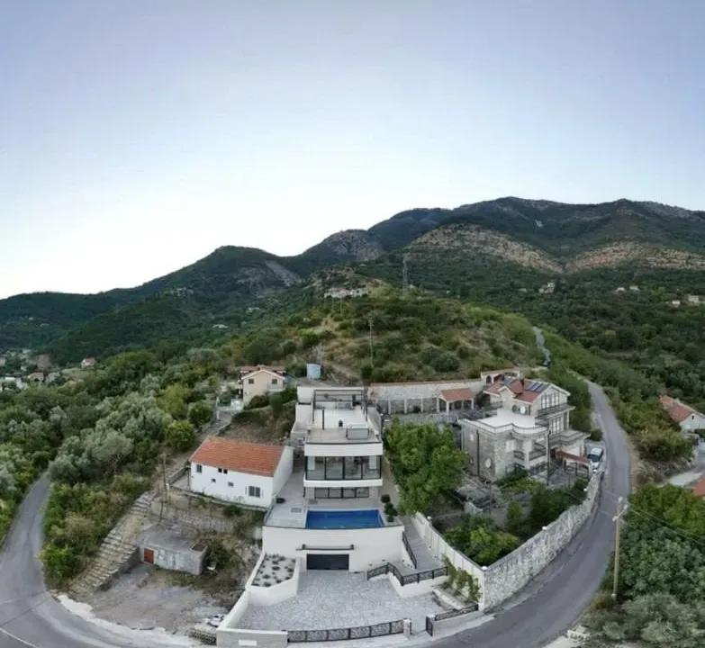 Sale, house, 278m², Kamenari, Herceg Novi