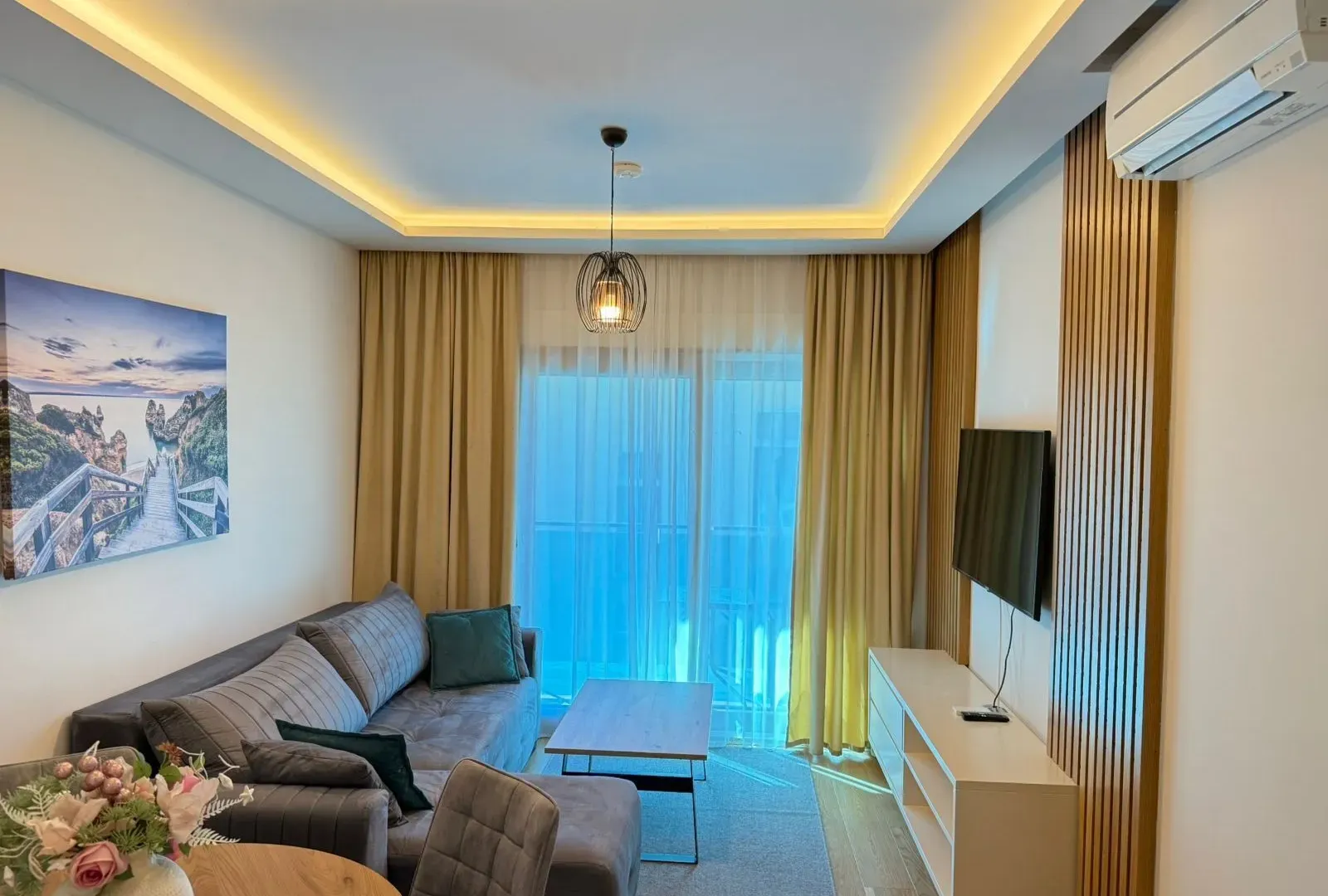 Izdavanje, dvosoban stan, 70m², Pržno, Budva