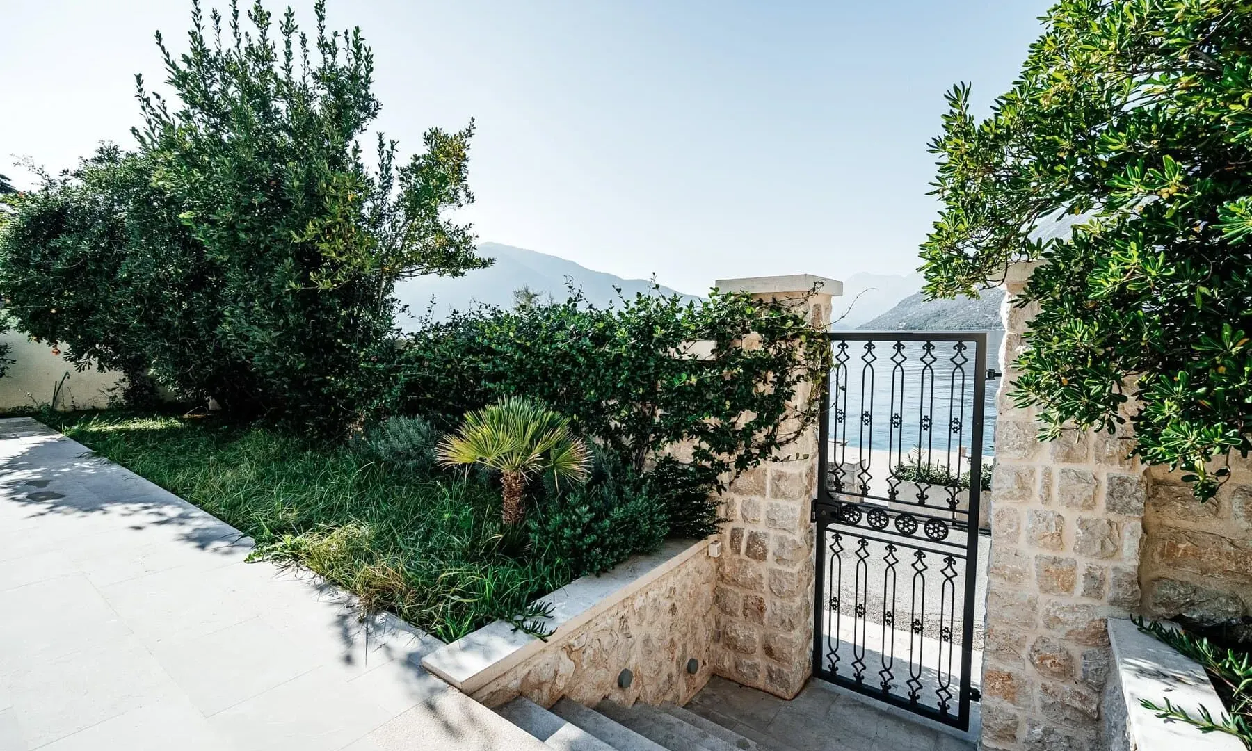 Rent, house, 491m², Ljuta, Kotor