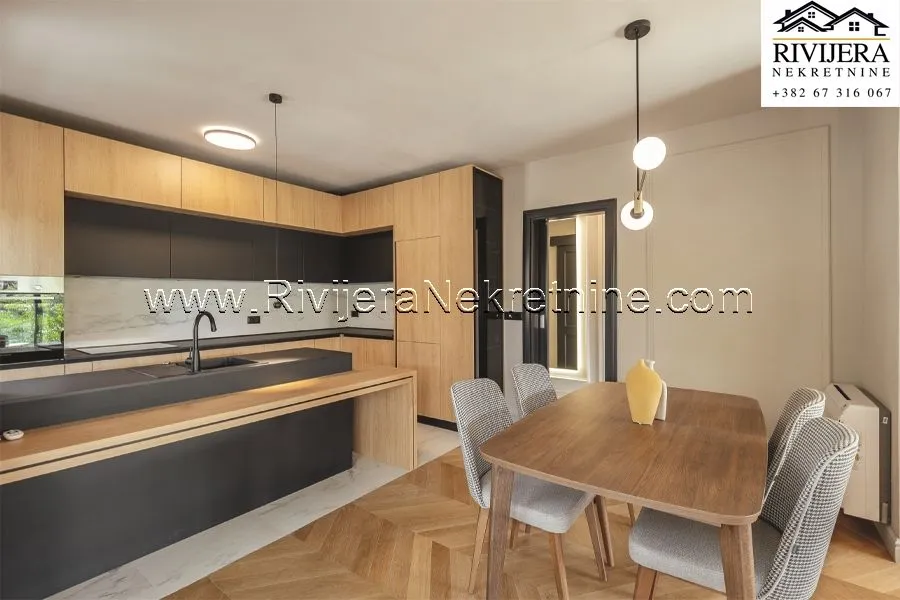 Prodaja, trosoban stan, 152m², Savina, Herceg Novi