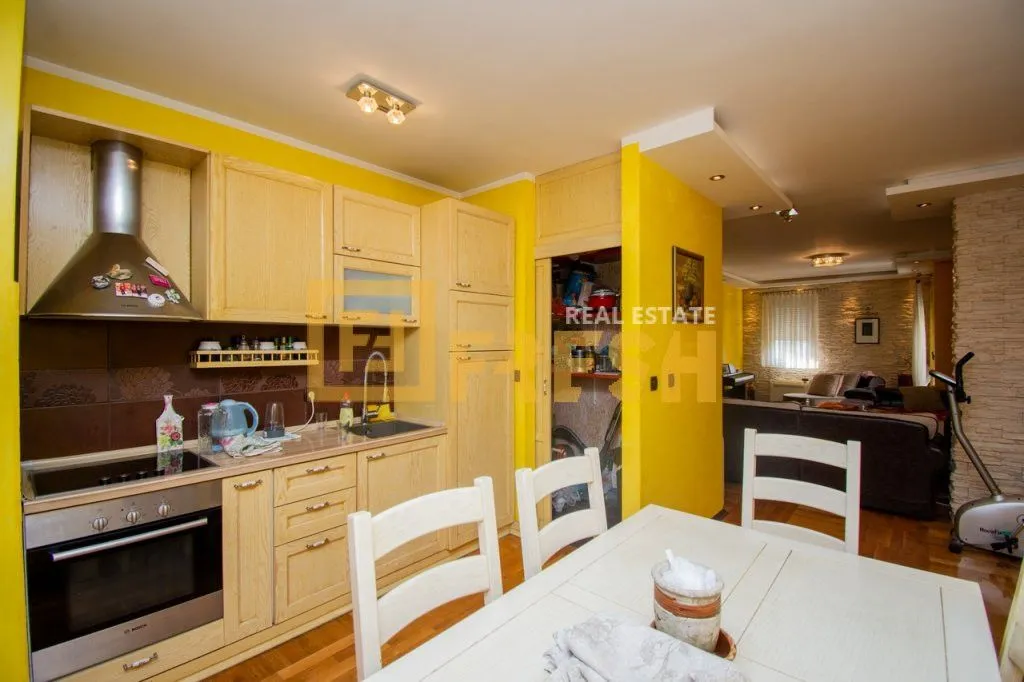 Prodaja, četvorosoban stan, 139m², Momišići, Podgorica