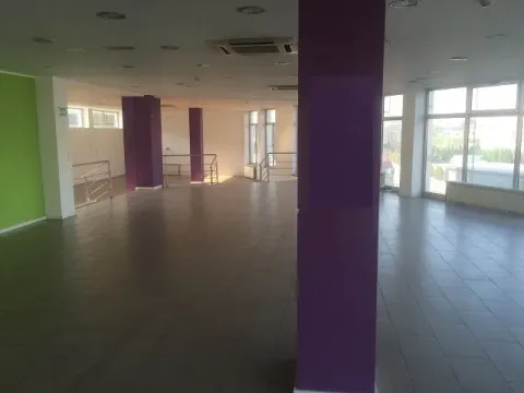 Rent, office space, 400m², Zrenjanin, Srbija