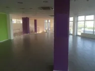 Izdavanje, poslovni prostor, 400m², Zrenjanin, Srbija - image 1