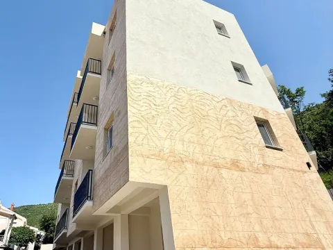 Sale, two bedroom apartment, 55m², Petrovac, Budva - image 6