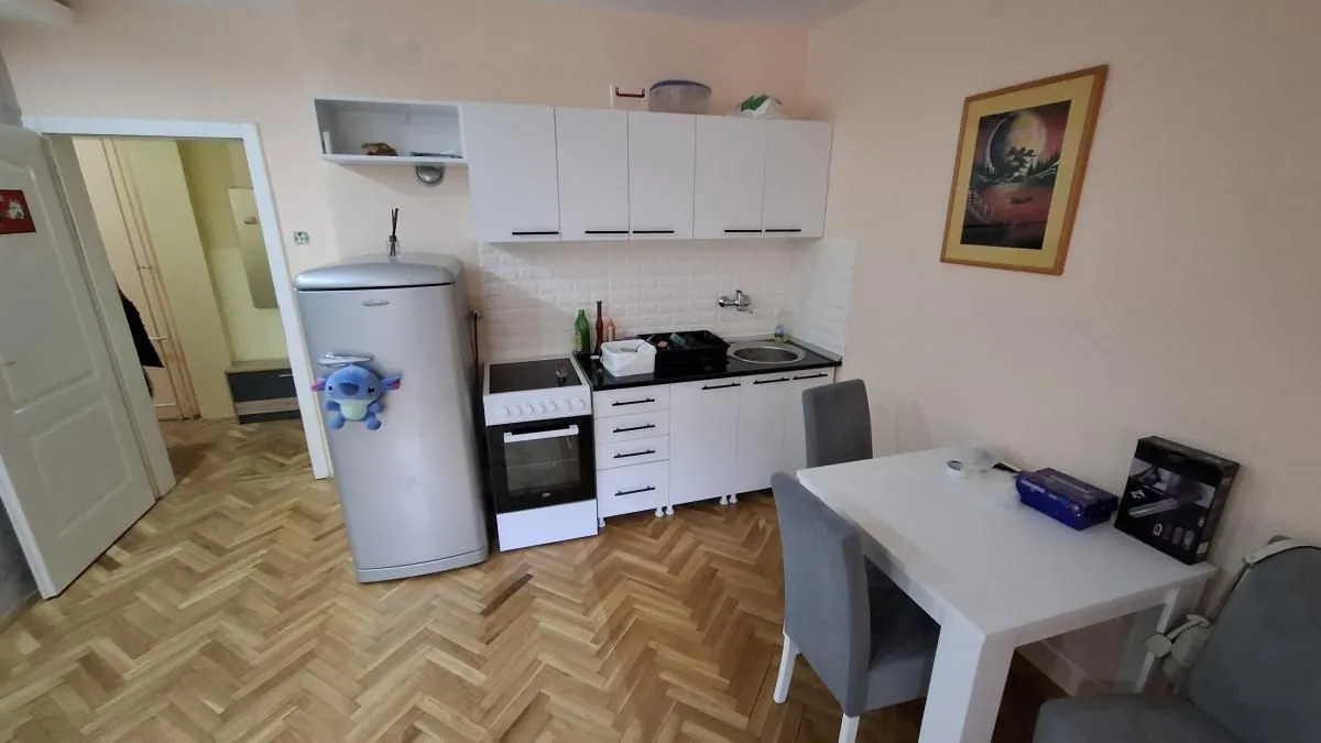 Izdavanje, jednosoban stan, 42m², Socijalno, Novi Sad Sve Podlokacije