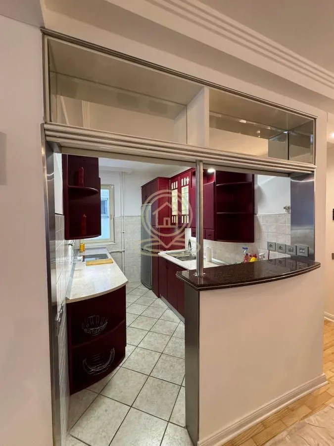 Izdavanje, trosoban stan, 120m², Savski Venac, Beograd