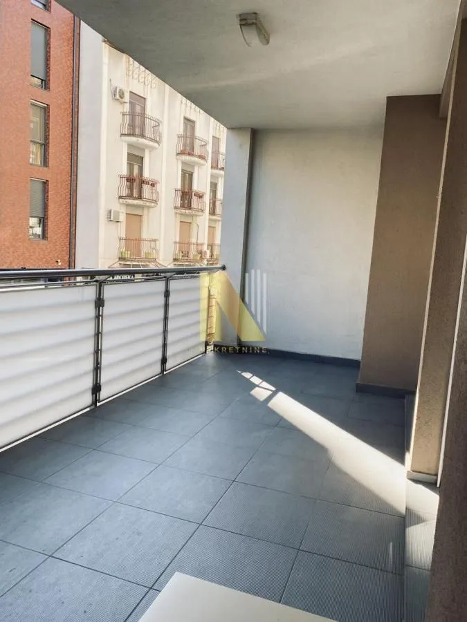 Izdavanje, četvorosoban stan, 98m², Centar, Novi Sad
