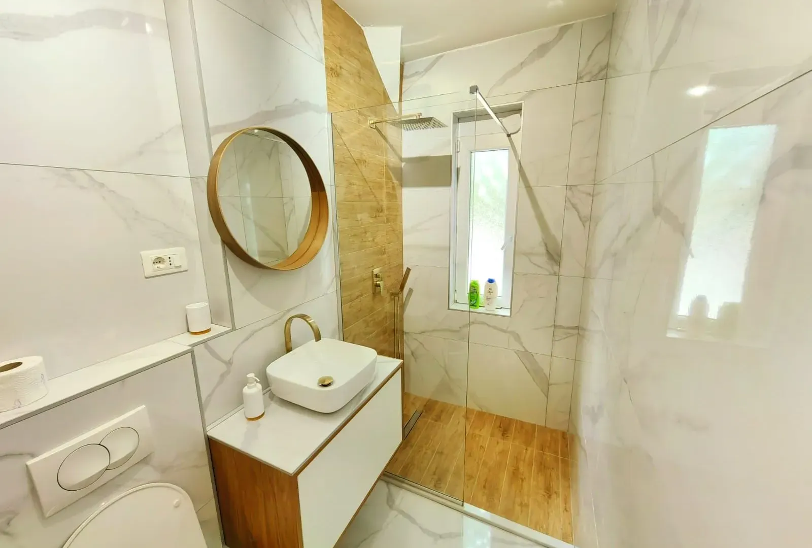 Izdavanje, dvosoban stan, 80m², Podgorica, Crna Gora