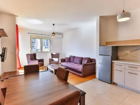 Izdavanje, jednosoban stan, 47m², Bečići, Budva