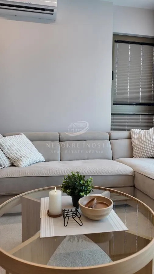 Izdavanje, trosoban stan, 73m², Savski Venac, Beograd