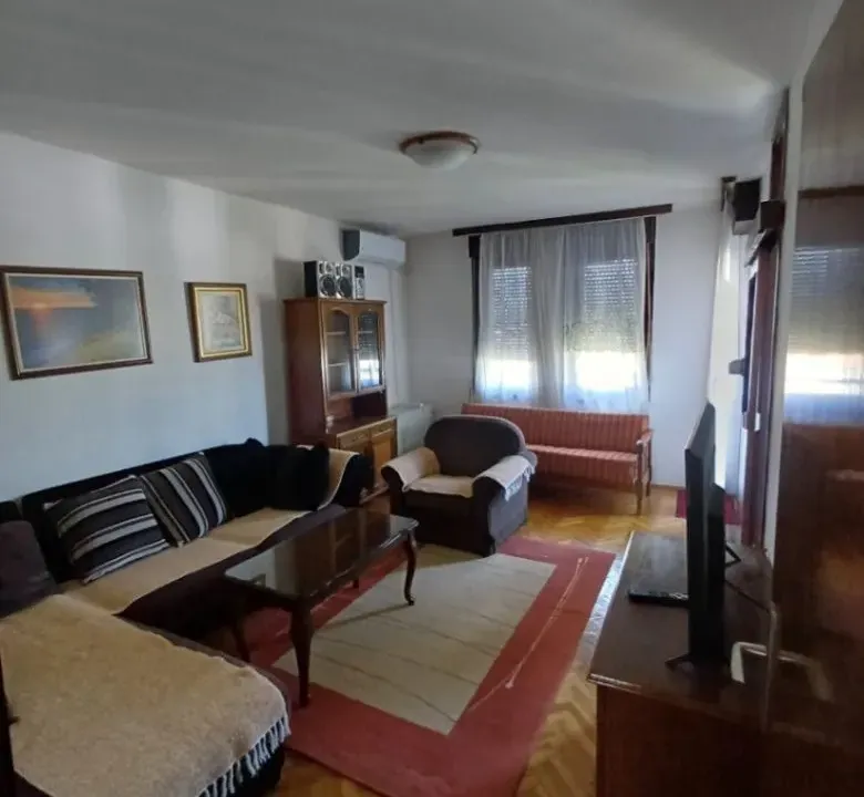 Izdavanje, jednosoban stan, 51m², Blok 5, Podgorica