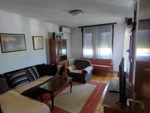 Izdavanje, jednosoban stan, 51m², Blok 5, Podgorica