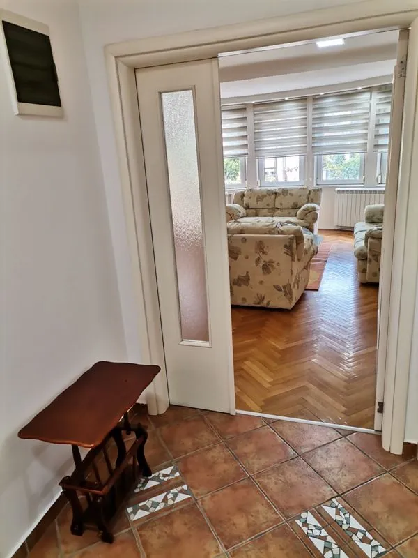 Izdavanje, trosoban stan, 92m², Voždovac Sve Podlokacije, Beograd
