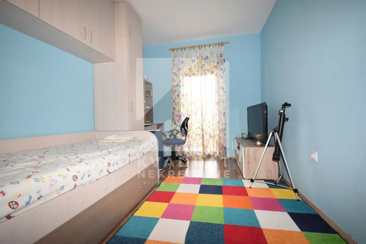 Prodaja, kuća, 220m², Donji Kokoti, Podgorica