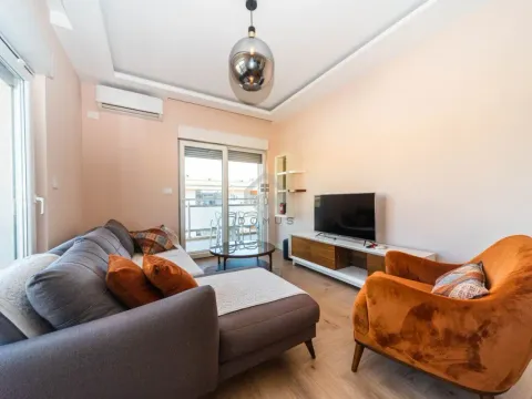 Izdavanje, jednosoban stan, 55m², City Kvart, Podgorica - image 1