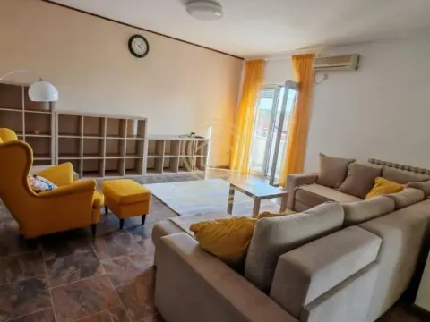 Izdavanje, četvorosoban stan, 120m², Petlovo Brdo, Beograd - image 2