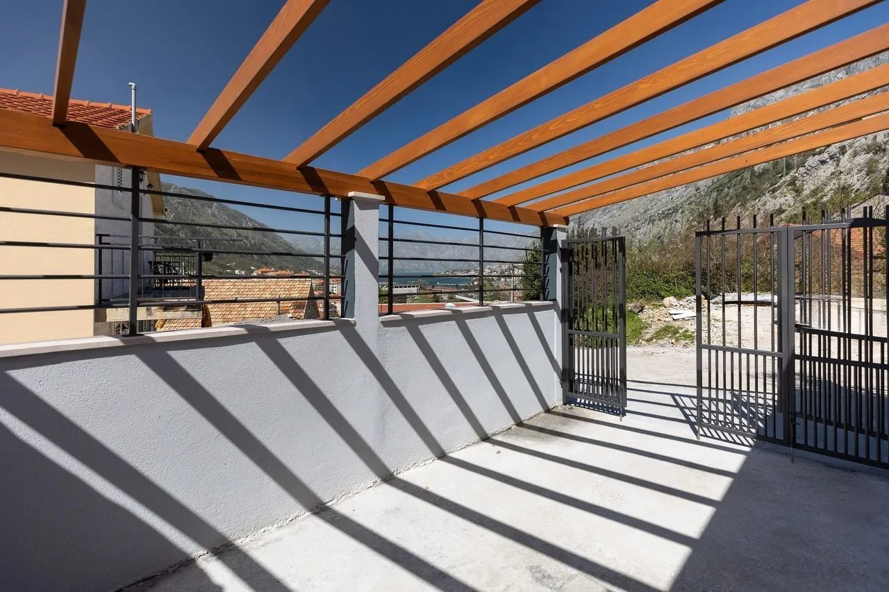 Prodaja, kuća, 160m², Škaljari, Kotor
