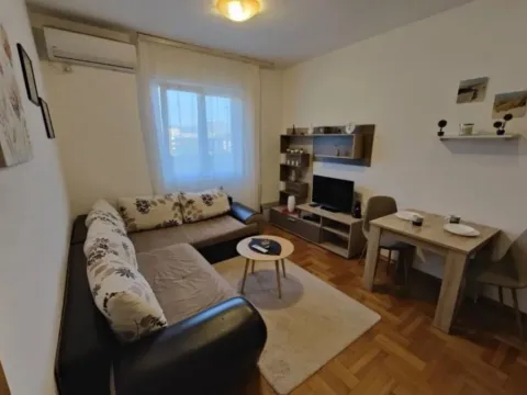 Izdavanje, jednosoban stan, 34m², Stari Aerodrom, Podgorica