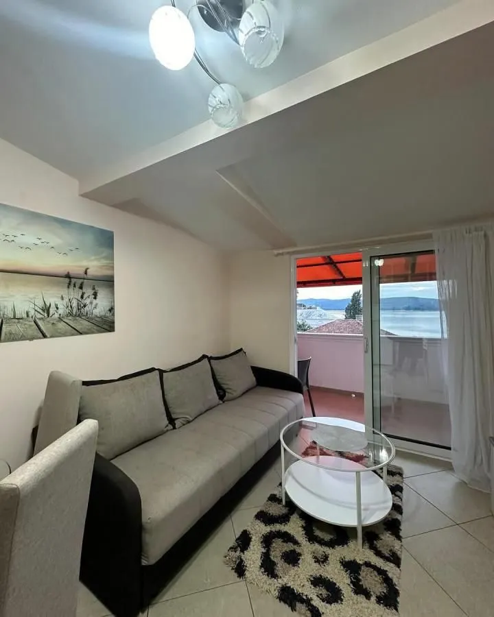 Rent, one bedroom apartment, 45m², Centar, Tivat