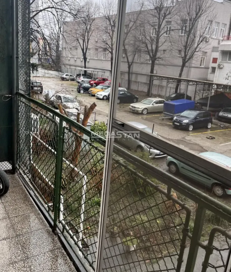Izdavanje, stan, 105m², Autokomanda, Voždovac Sve Podlokacije