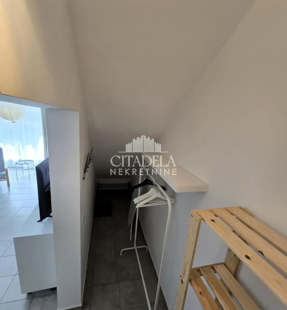 Izdavanje, jednosoban stan, 55m², Resnik, Beograd