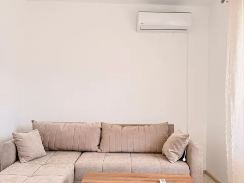 Izdavanje, kuća, 70m², Centar, Ulcinj - image 9