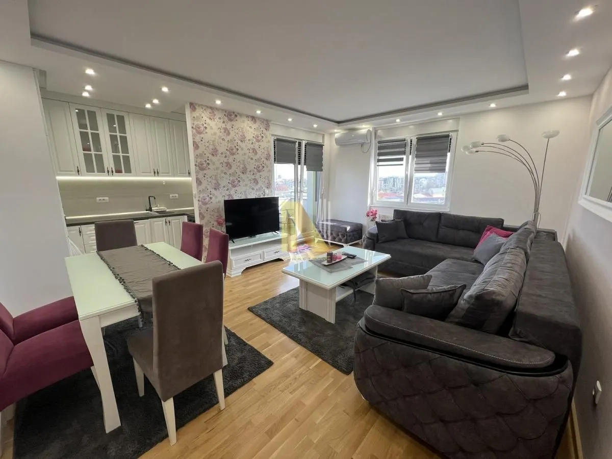 Izdavanje, trosoban stan, 65m², Salajka, Novi Sad Sve Podlokacije