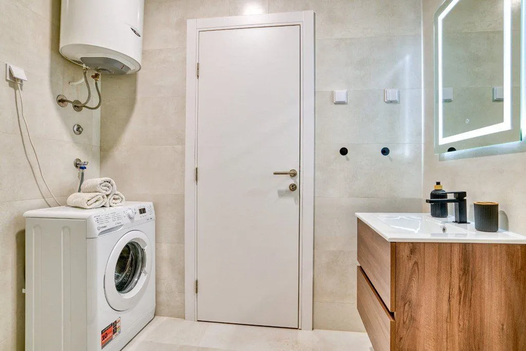 Izdavanje, jednosoban stan, 53m², Budva, Crna Gora