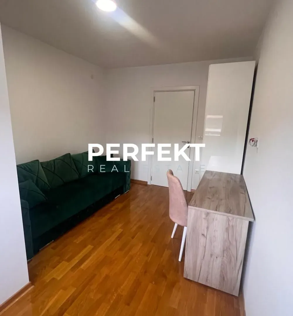 Prodaja, trosoban stan, 89m², Centar, Pančevo