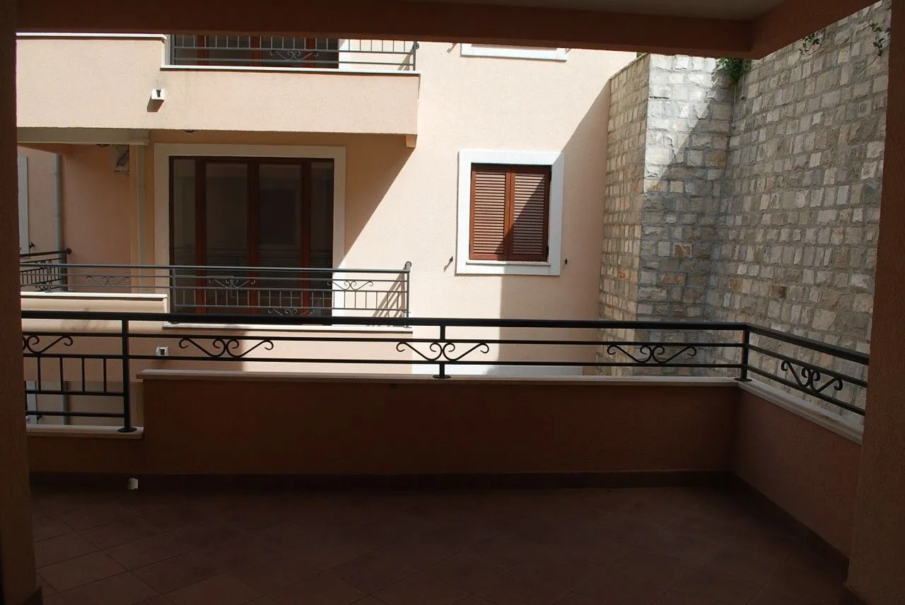 Prodaja, stan, 57m², Risan, Kotor