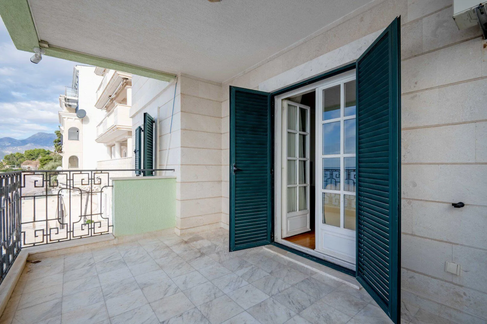 Sale, four bedroom apartment, 131m², Sveti Stefan, Budva
