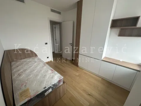 Izdavanje, trosoban stan, 92m², Stari Grad, Beograd - image 11