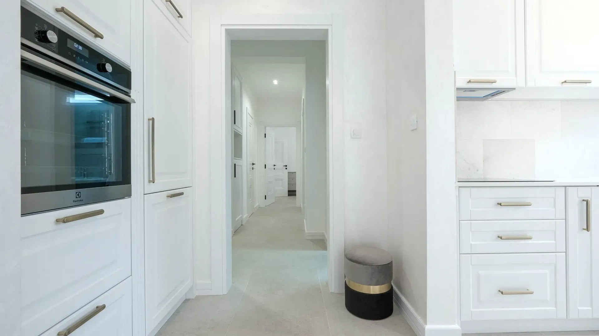 Prodaja, dvosoban stan, 87m², Bečići, Budva