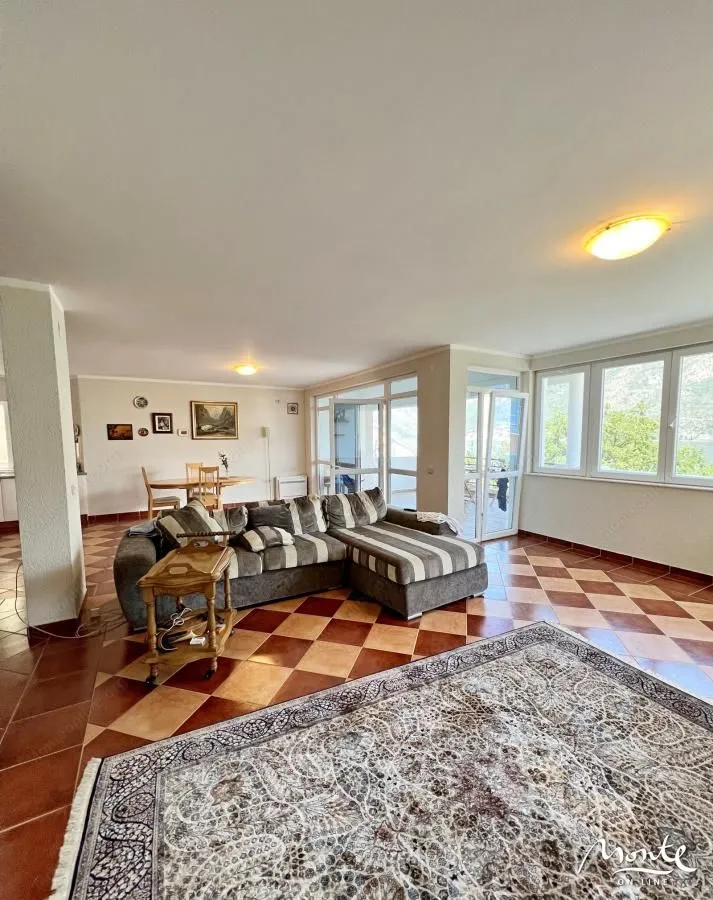 Sale, three bedroom apartment, 132m², Stoliv, Kotor