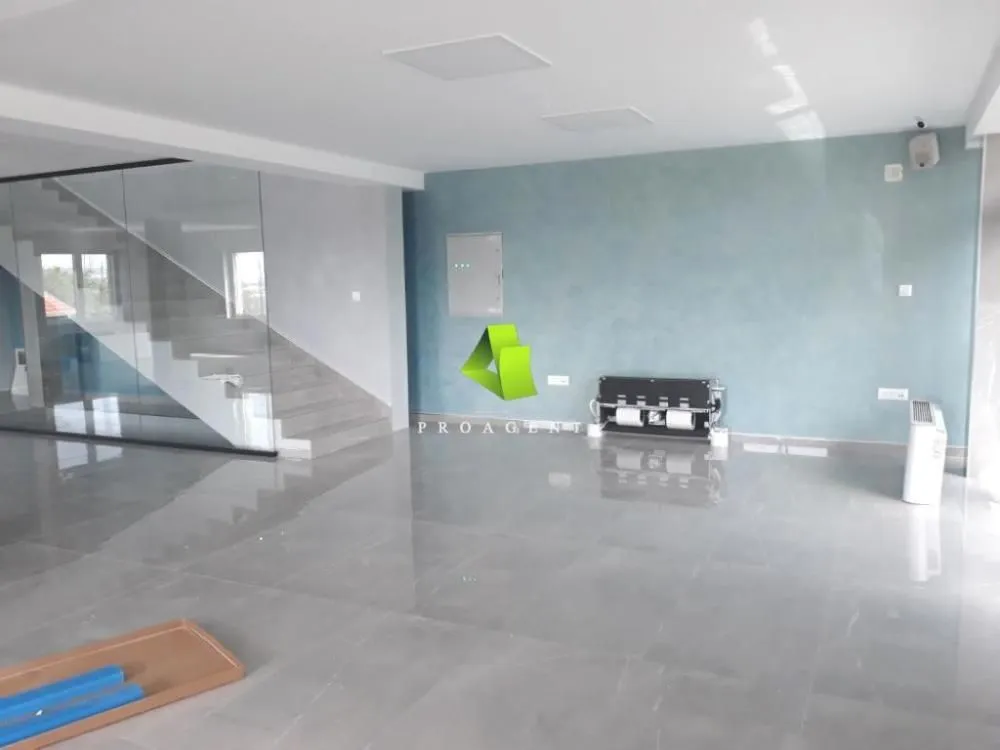 Rent, office space, 260m², Medijana, Niš