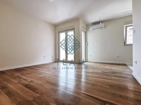 Prodaja, dvosoban stan, 68m², Central Point, Podgorica