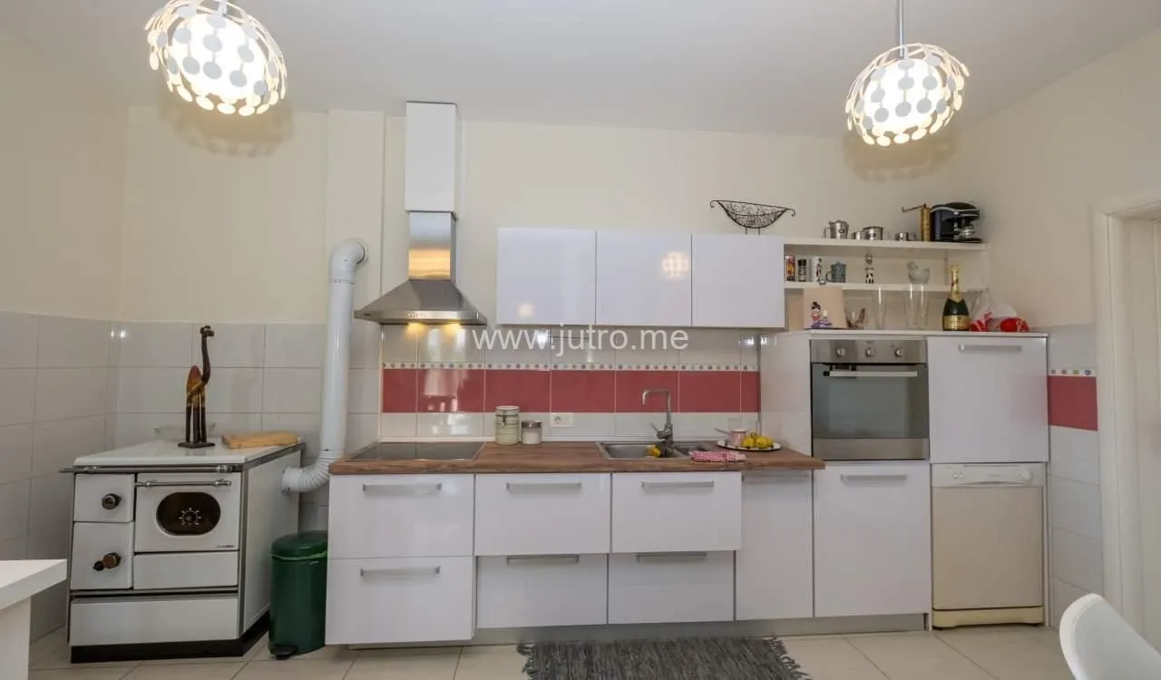 Rent, house, 200m², Spuž, Danilovgrad