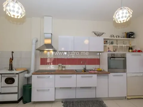 Rent, house, 200m², Gorica, Danilovgrad - image 9