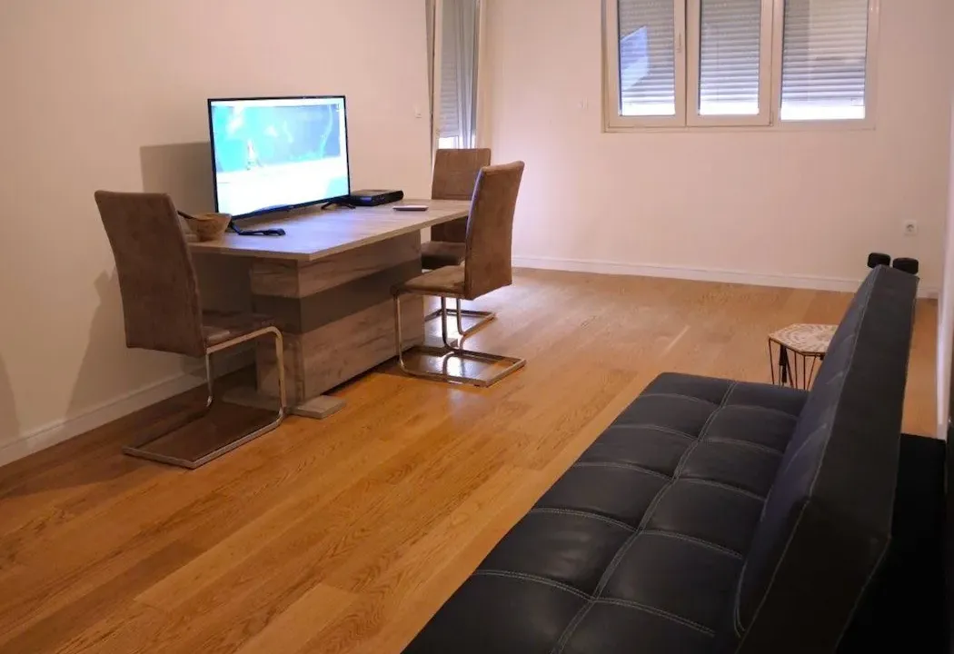 Izdavanje, stan, 51m², Central Point, Podgorica