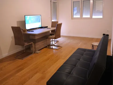 Izdavanje, stan, 51m², Central Point, Podgorica